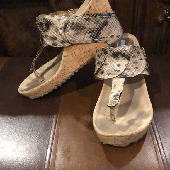 Dani Black Snake Print Wedge - Picture 4 of 6